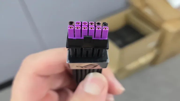 112172_1_asus-50-rog-equalizer-cable-designed-to-stop-gpu-connectors-from-burning-has-reportedly-burned-itself_full